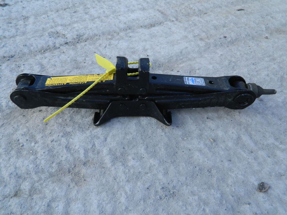 Домкрат TOYOTA 1100kg (Контрактный) 94599583