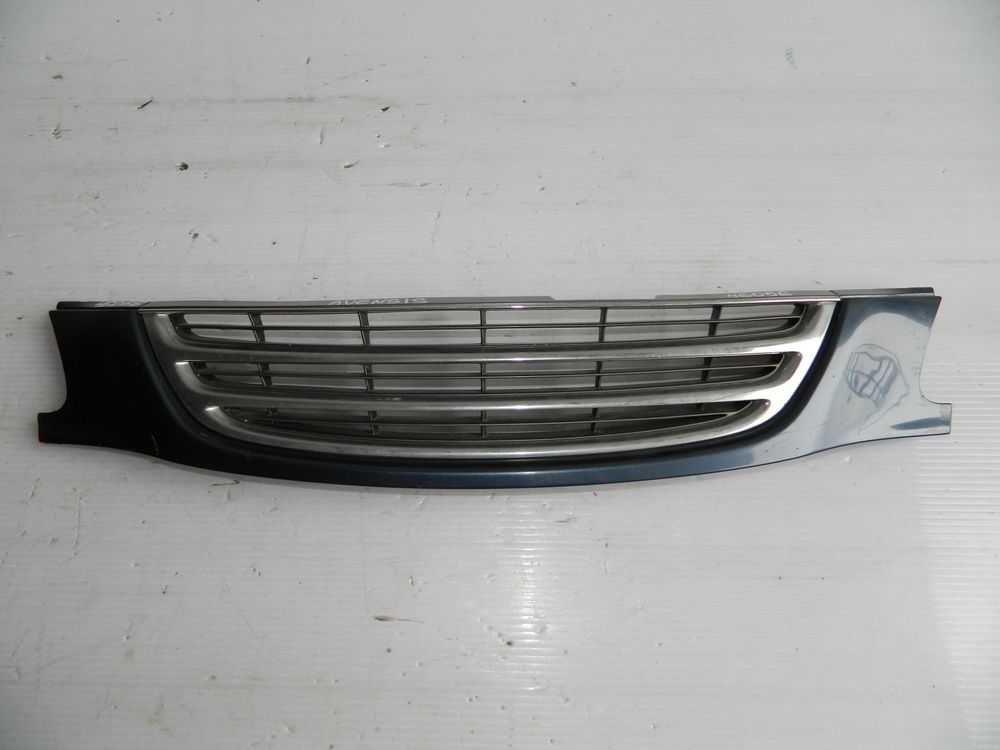 Решетка радиатора TOYOTA AVENSIS ST220 (Б/У)