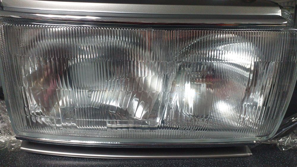 Фара DEPO 2121133RLDE TOYOTA LAND CRUISER FJ82- R