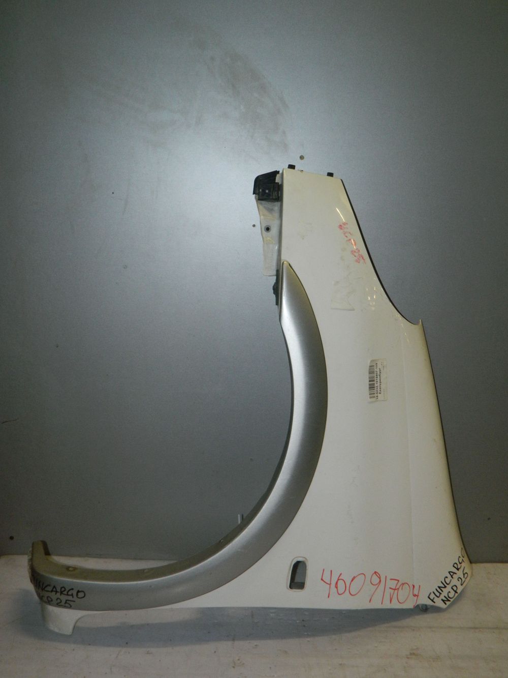 Крыло TOYOTA FUNCARGO NCP21 Перед Лев (Контрактный) 46091704