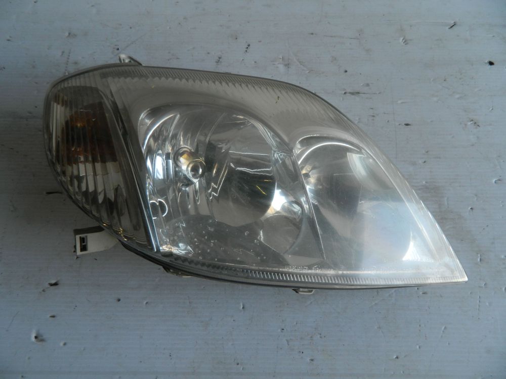 Фара SAT ST21211C9R TOYOTA COROLLA ZZE120 4ZZFE Перед Прав (Б/У)