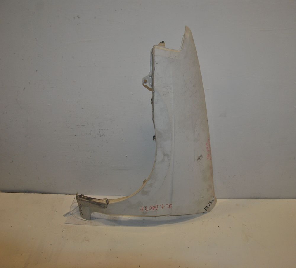 Крыло MAZDA DEMIO DW3W Перед Лев (Контрактный) 46098705