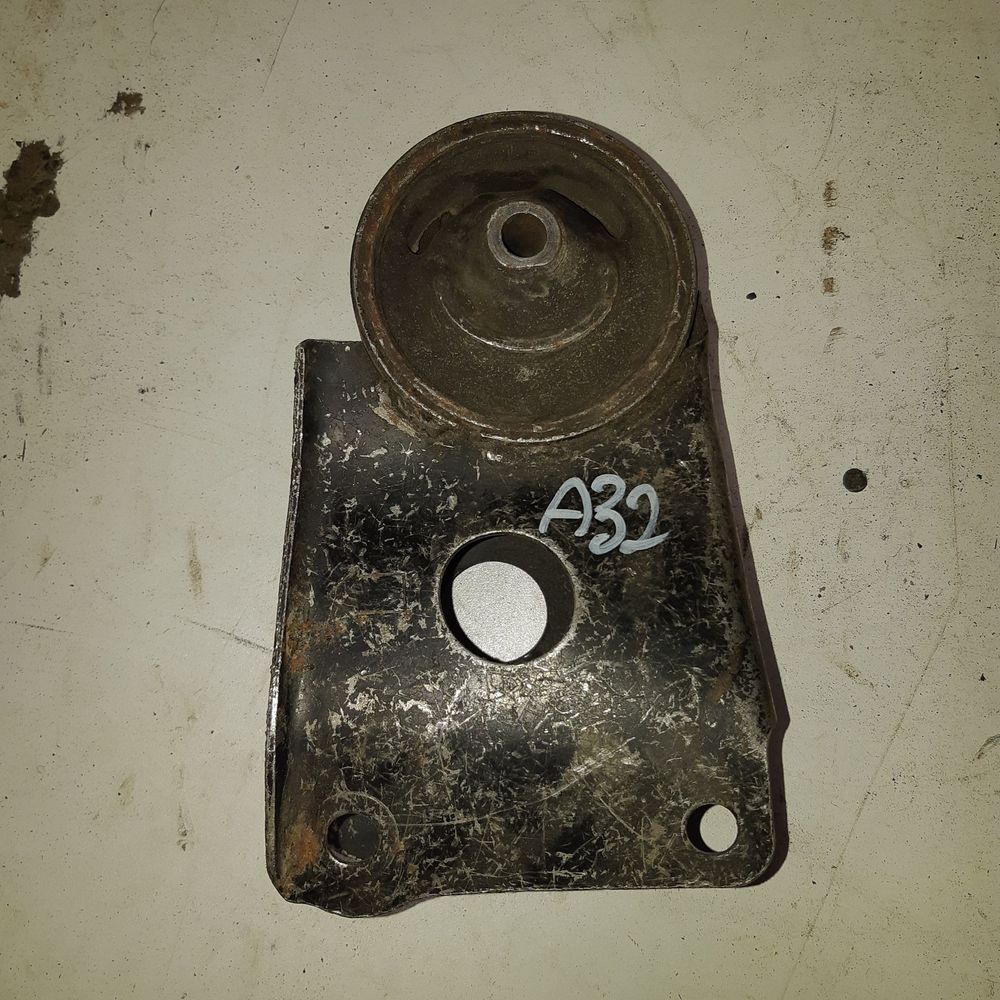Подушка двигателя NISSAN 112702Y001 K1 NISSAN CEFIRO A33 VQ30DE Перед (Контрактный)