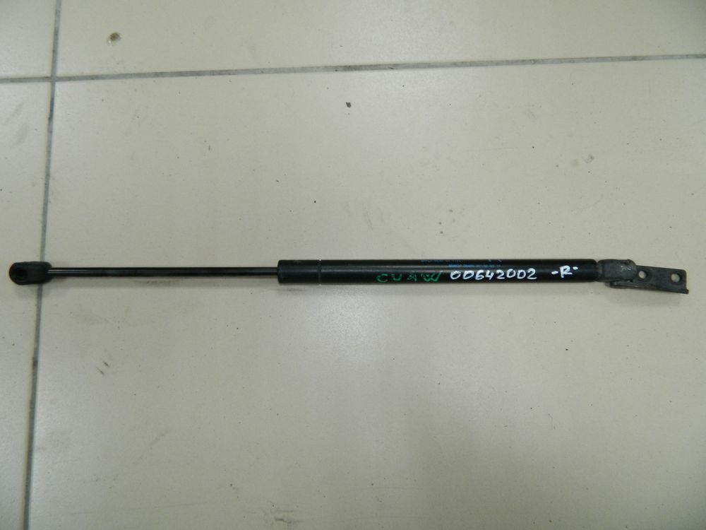 Амортизатор багажника MITSUBISHI AIRTREK CU4W Прав (Контрактный)