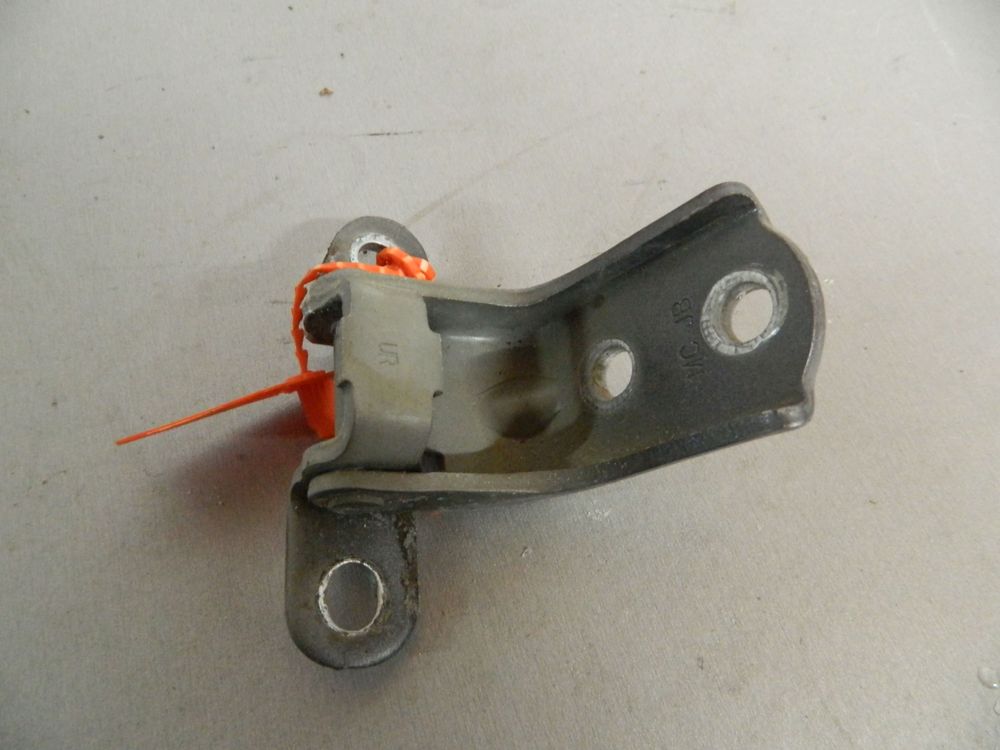 Петля двери KIA RIO QB G4FA Перед Прав Верх (Б/У) 65243485