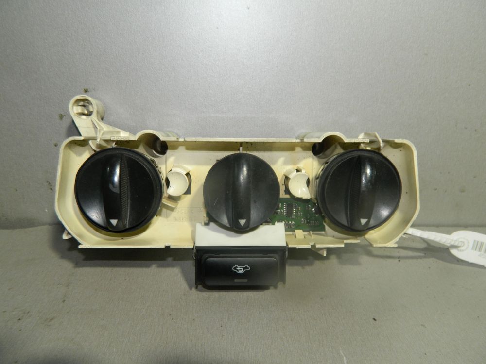 Блок управления печкой TOYOTA COROLLA E120 (Б/У) 45993871