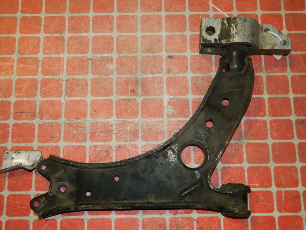 Рычаг VOLKSWAGEN GOLF 1K5 CAVD Перед Прав (Контрактный) 45980962