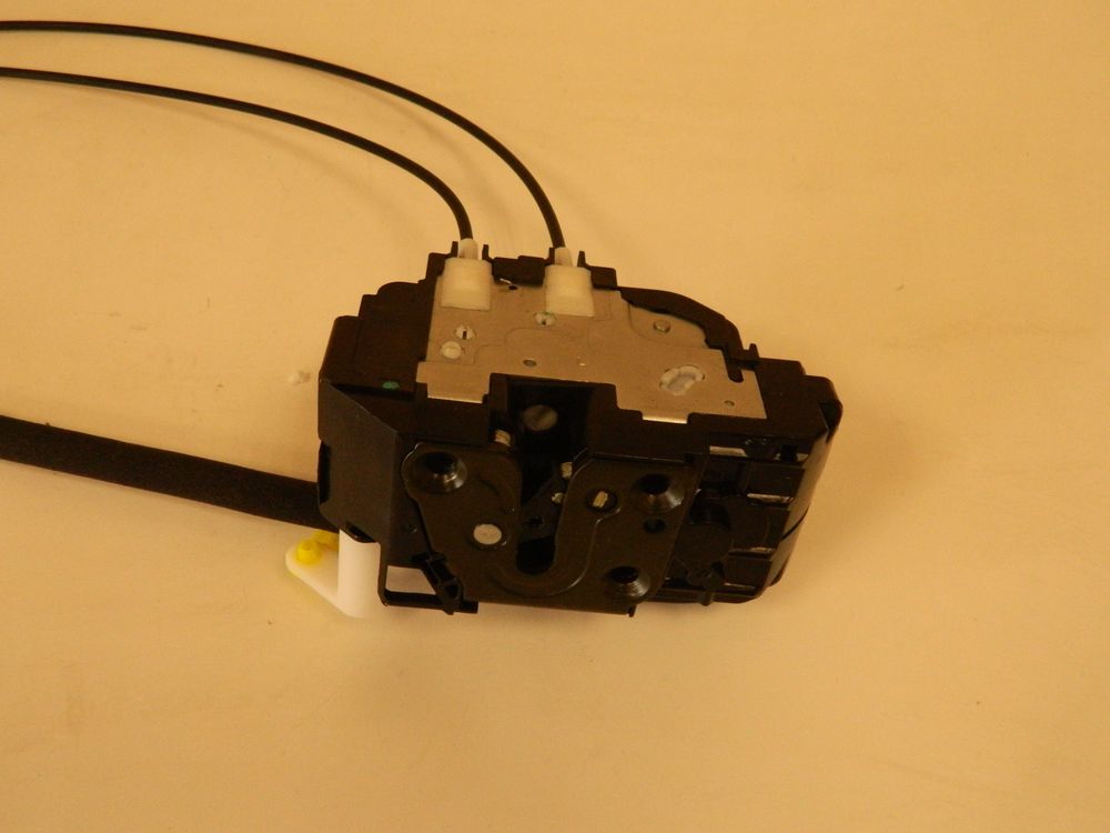 Замок двери GENERAL PARTS 80501ZW91A NISSAN TIIDA C11 FL