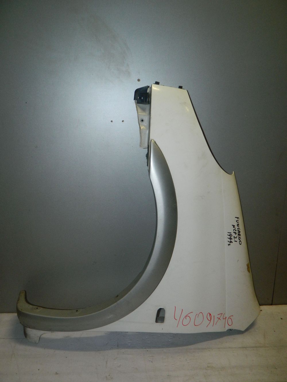 Крыло TOYOTA FUNCARGO NCP21 Перед Лев (Контрактный) 46091746