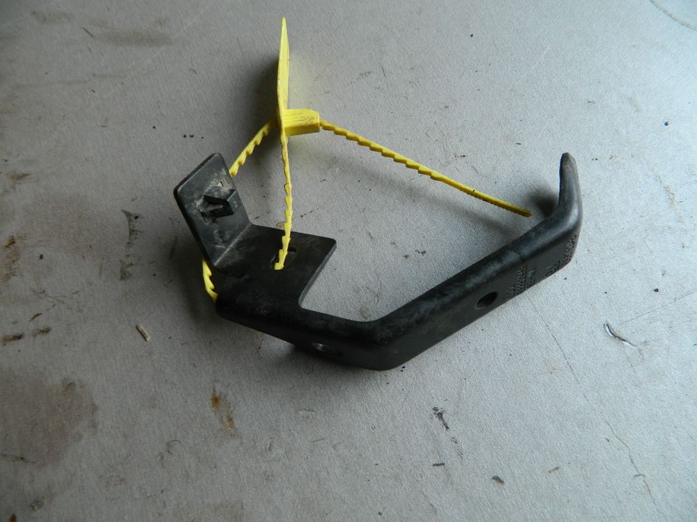 Кронштейн OPEL ASTRA GTC A16XER (Б/У) 94584105
