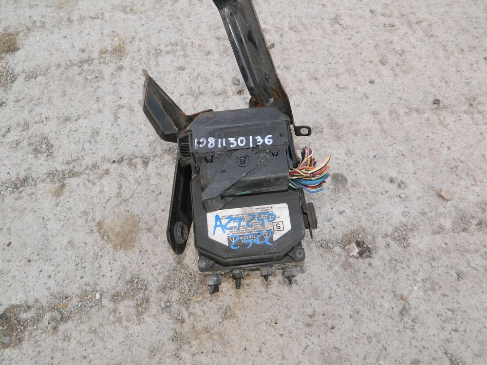 Блок ABS TOYOTA AVENSIS AZT250 (Контрактный) 1081130136