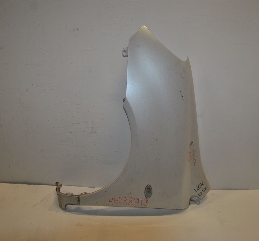 Крыло MITSUBISHI DION CR5W Перед Лев (Контрактный) 46098913