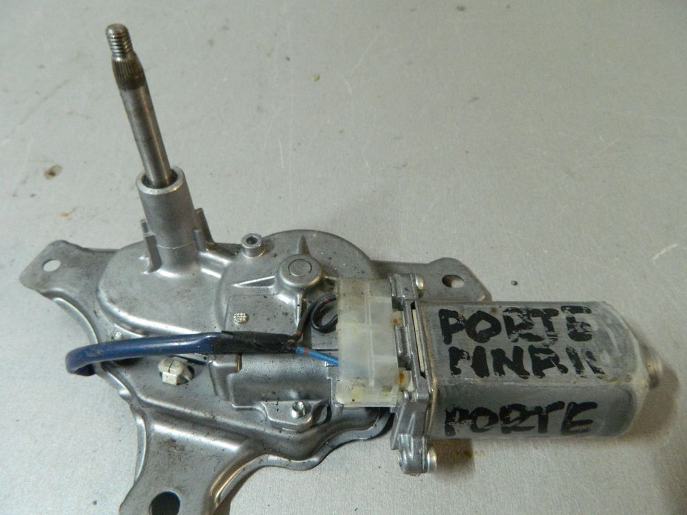 Мотор заднего дворника TOYOTA PORTE NNP10 (Контрактный) 81528618