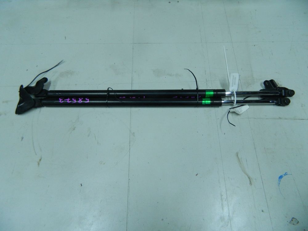 Амортизатор 5-й двери TOYOTA NOAH AZR65 (Контрактный) 68000350