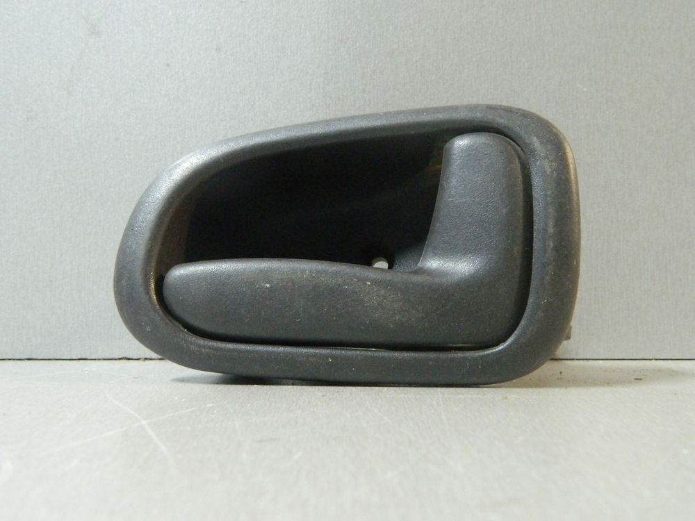 Ручка двери внутренняя TOYOTA COROLLA AE100 Прав (Контрактный) 81528355