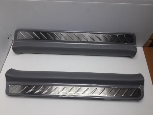Накладка дверных порогов MAZDA BP4KV1370F72