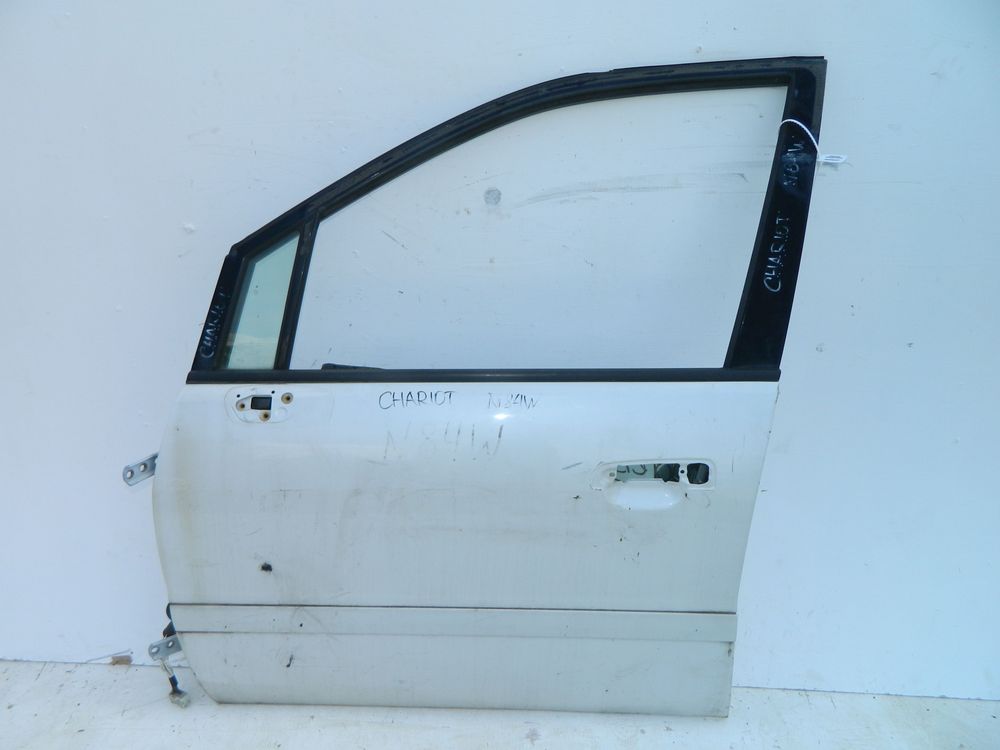 Дверь MITSUBISHI CHARIOT N84W Перед Лев (Контрактный) 46098237