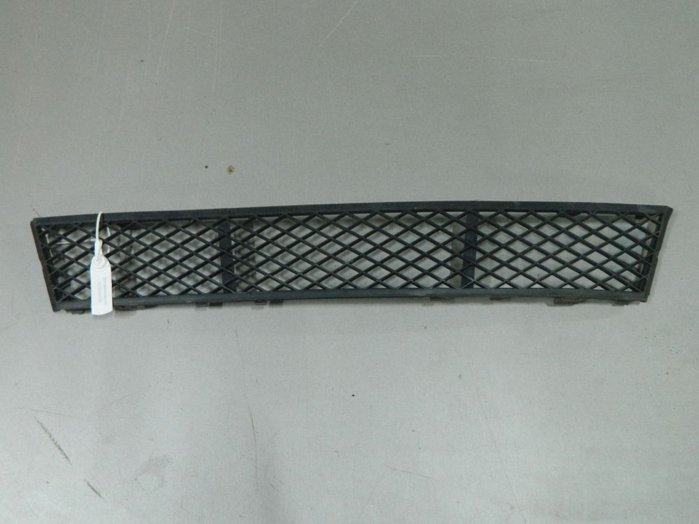 Решетка бампера BMW 523i F10 Низ (Контрактный) 03344725