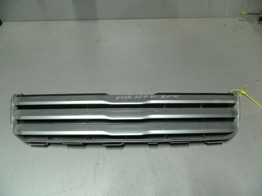 Решетка радиатора TOYOTA NOAH AZR60 (Контрактный) 79773313
