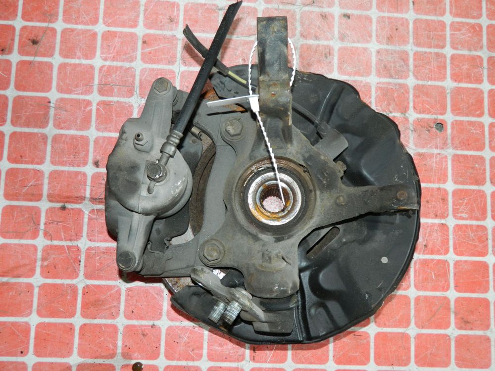 Ступица TOYOTA AVENSIS AZT250 Перед Прав (Контрактный) 45984703