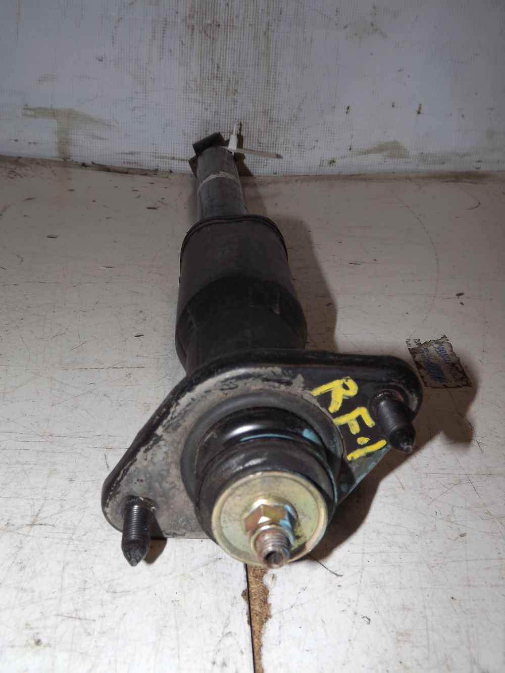 Амортизатор подвески HONDA STEPWGN RF1 Задн (Контрактный) 35023171