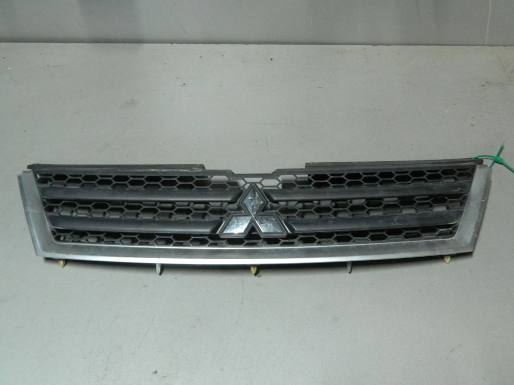 Решетка радиатора MITSUBISHI OUTLANDER CW5W (Контрактный) 81540800