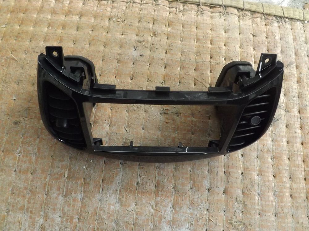 Рамка магнитолы NISSAN JUKE YF15 (Контрактный) 1005090009