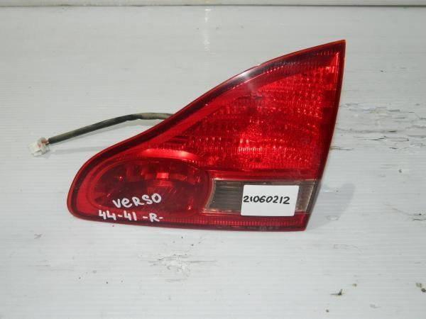 Фонарь Toyota Avensis Verso ACM20 Зад Прав (Контрактный) 21060212