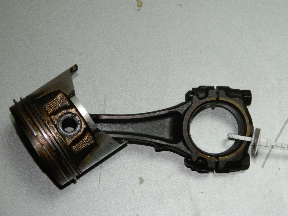 Поршень с шатуном NISSAN RB20 (Б/У) 61012