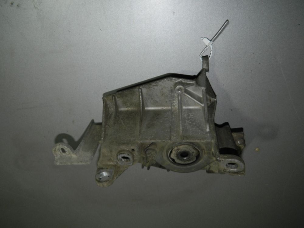 Кронштейн опоры КПП Renault Clio II K4J 711 (Б/У)