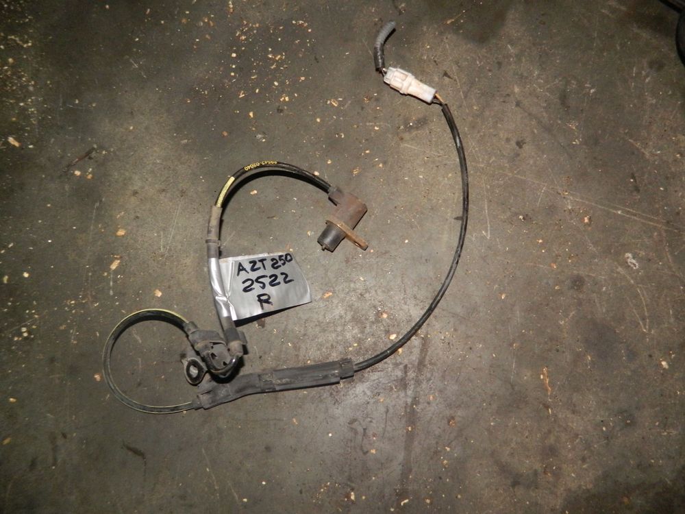 Датчик ABS TOYOTA AVENSIS AZT250 (Контрактный) 1081130770