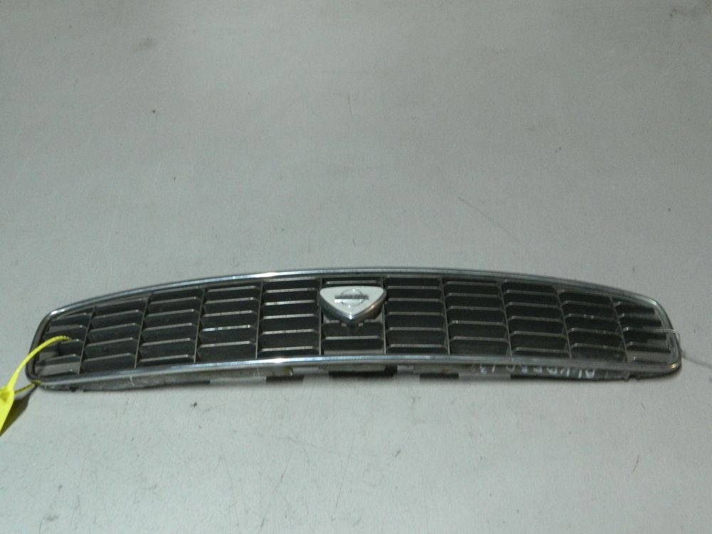 Решетка радиатора NISSAN BLUEBIRD ENU13 (Контрактный) 79773059