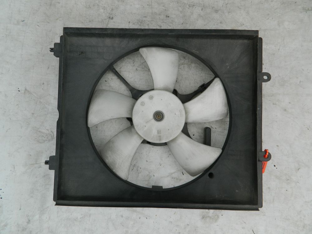 Диффузор радиатора MITSUBISHI DION CR9W (Контрактный) 72367950