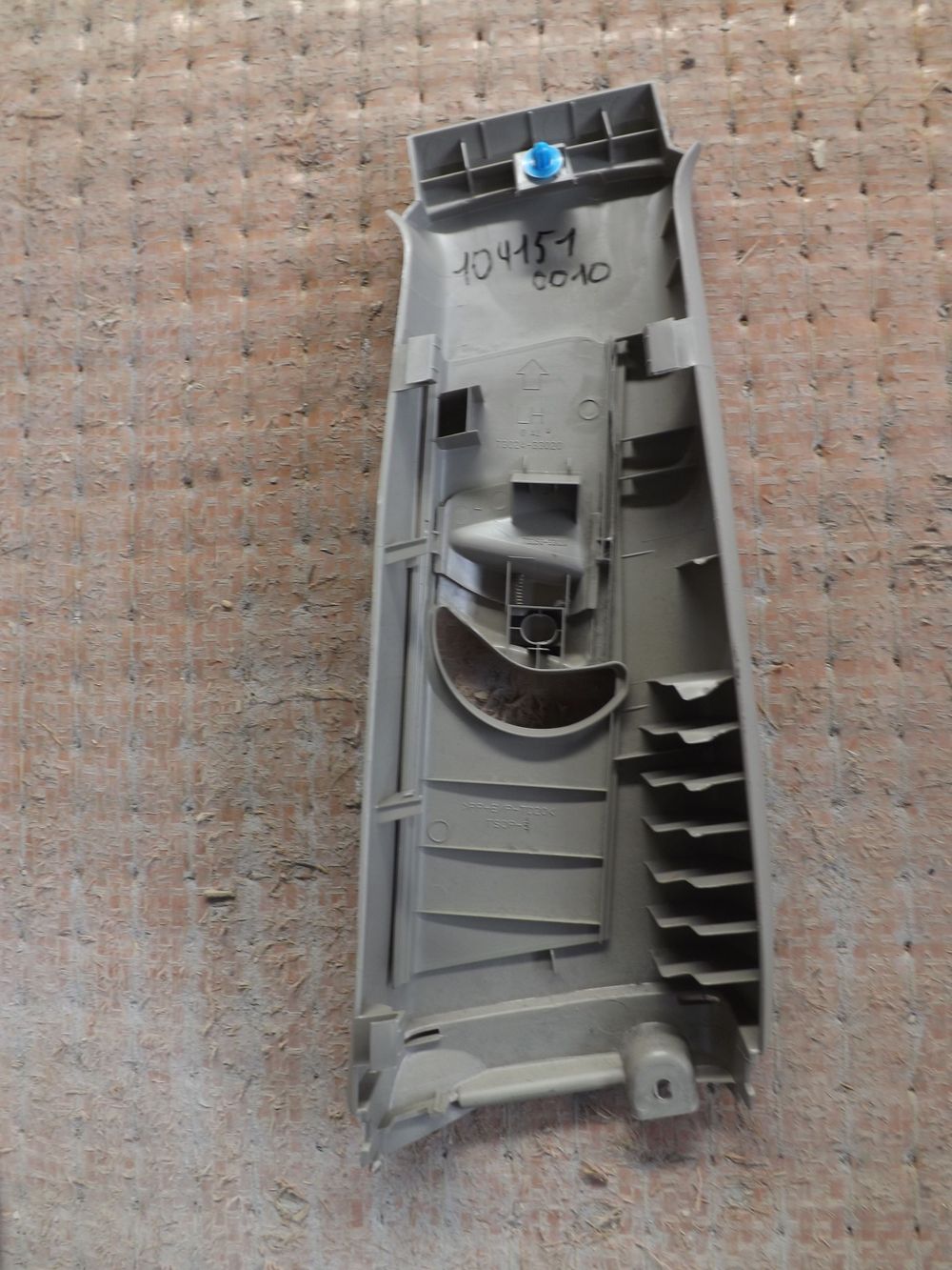 Накладка средней стойки TOYOTA CAMRY ACV40 Перед Лев (Контрактный) 1041510010