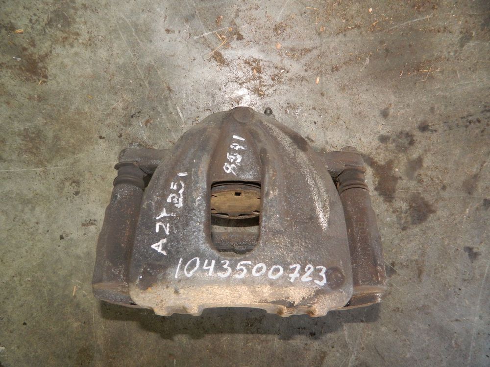 Суппорт TOYOTA  AVENSIS AZT251 Перед Лев (Контрактный) 1043500723