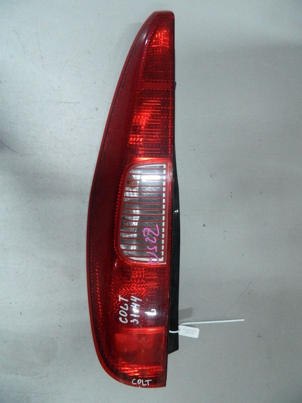 Фонарь MITSUBISHI COLT Z21A Зад Лев 3144 (Контрактный) 68000335