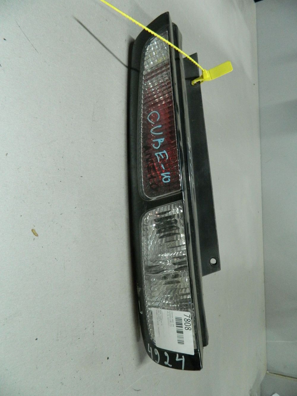 Фонарь NISSAN CUBE AZ10 Зад Лев 4924 (Контрактный) 64492012