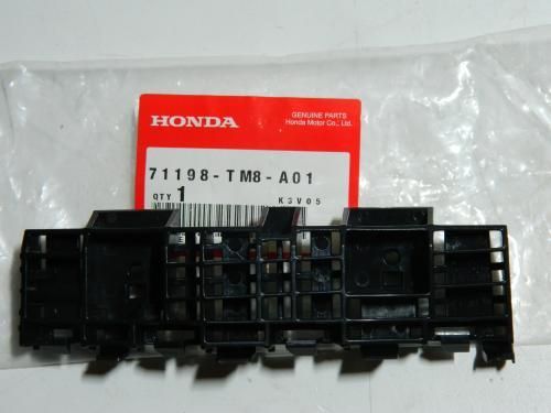 Кронштейн HONDA 71198-TM8-A01