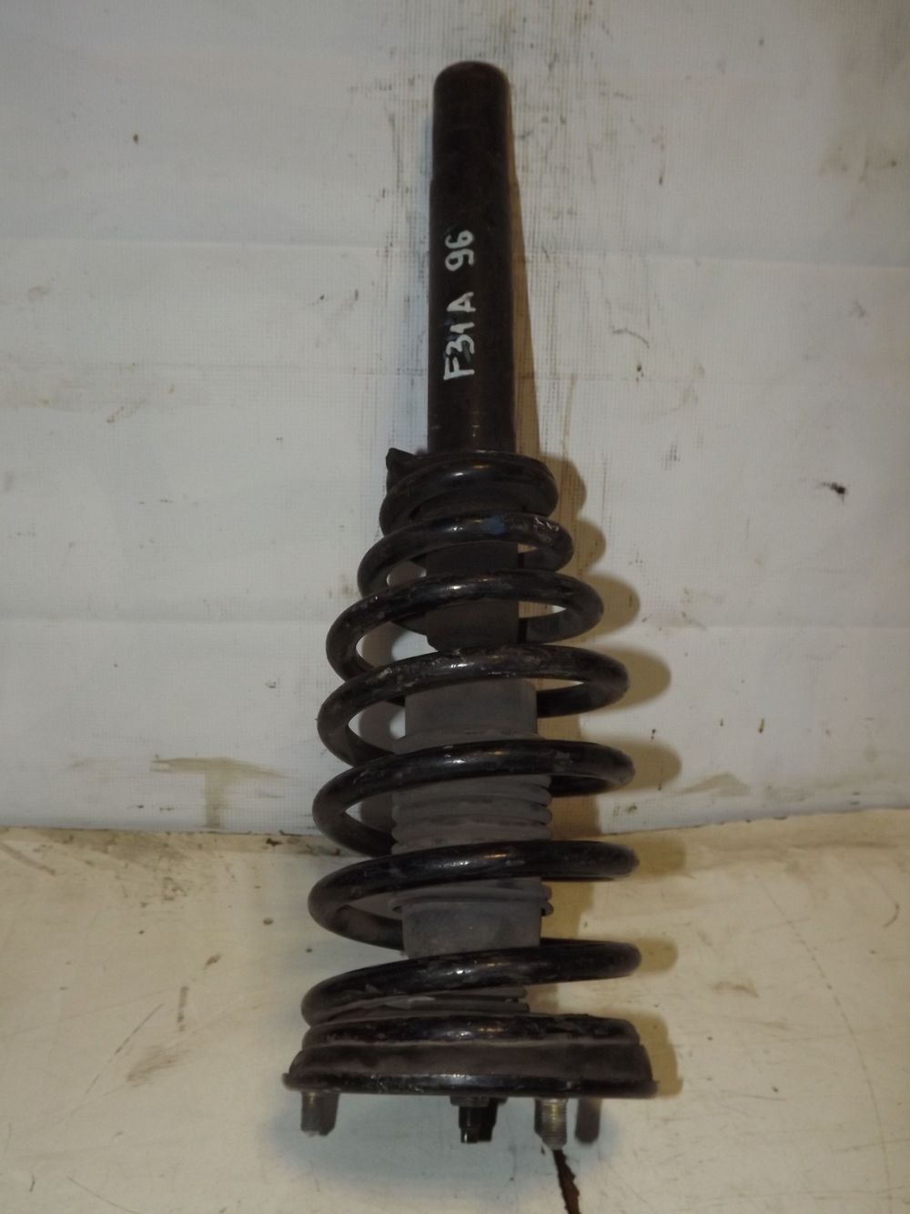 Стойка подвески MITSUBISHI DIAMANTE F31A Перед (Контрактный) 35023559