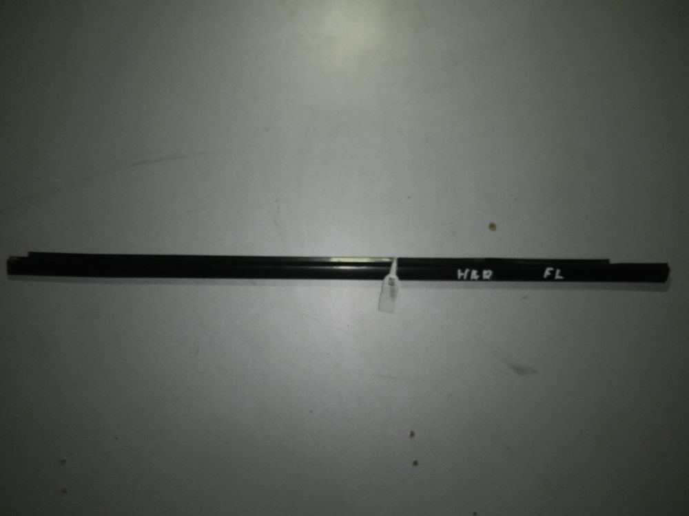 Уплотнитель стекла двери HYUNDAI ACCENT LC Перед Лев (бархотка) Б/У 45989686
