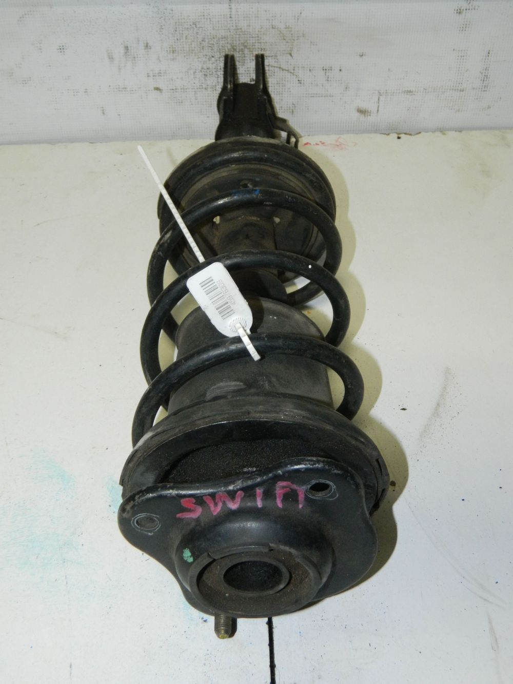 Стойка подвески ISUZU GEMINI JT151F Перед Лев (Контрактный) 45976309