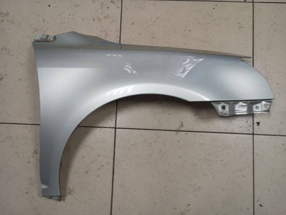 Крыло TOYOTA AVENSIS AZT250 Перед Прав (Контрактный) 37550011