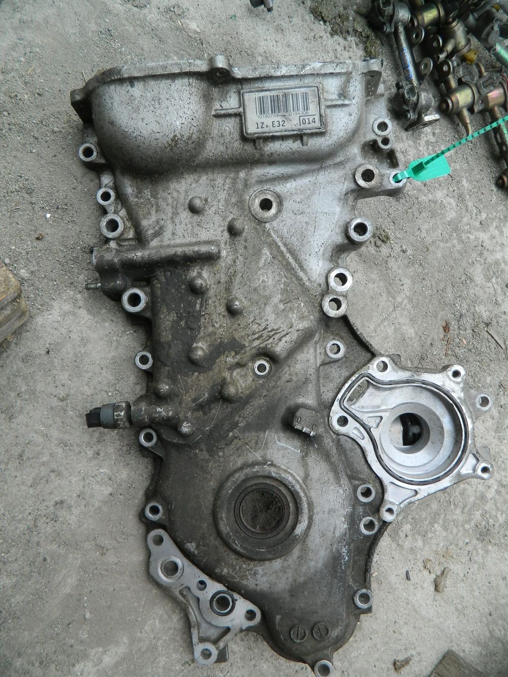 Крышка ГРМ TOYOTA 1ZRFE (Контрактный) 81530882