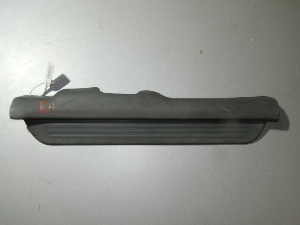 Накладка на порог HYUNDAY ACCENT LC перед прав (Б/У) 45989927