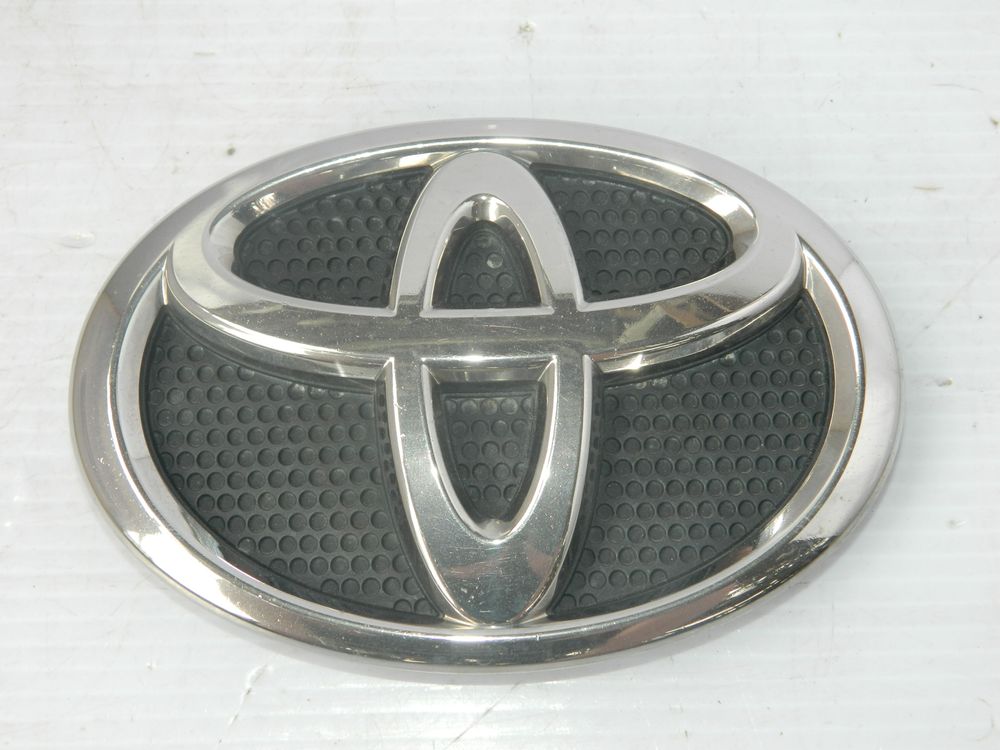 Эмблема TOYOTA LAND CRUISER UZJ200 (Б/У)