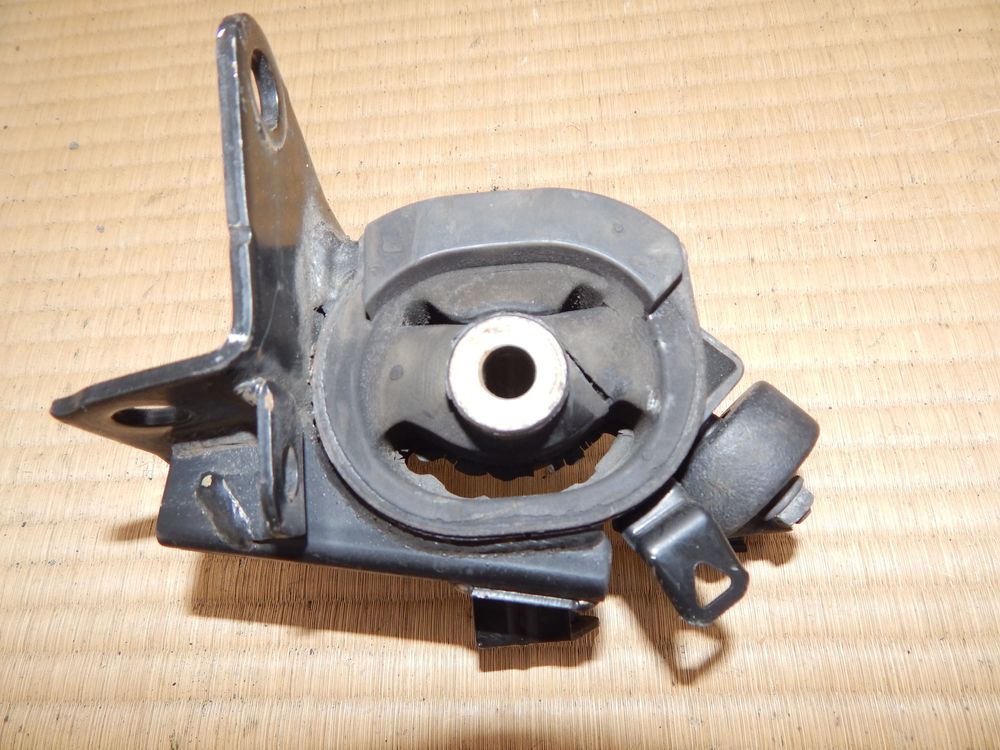 Подушка двигателя TOYOTA AVENSIS AZT250 Лев (Кoнтрактный) 37550808