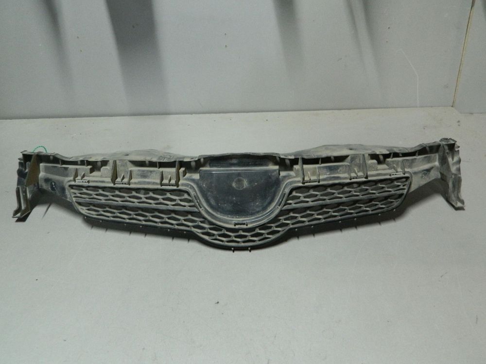 Решетка радиатора TOYOTA AURIS ZRE152 (Контрактный) 81540842