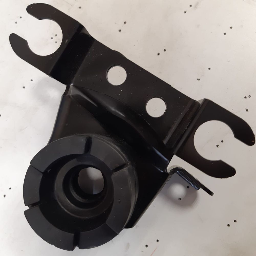 Подушка двигателя MAZDA EC0139070A MAZDA Tribute