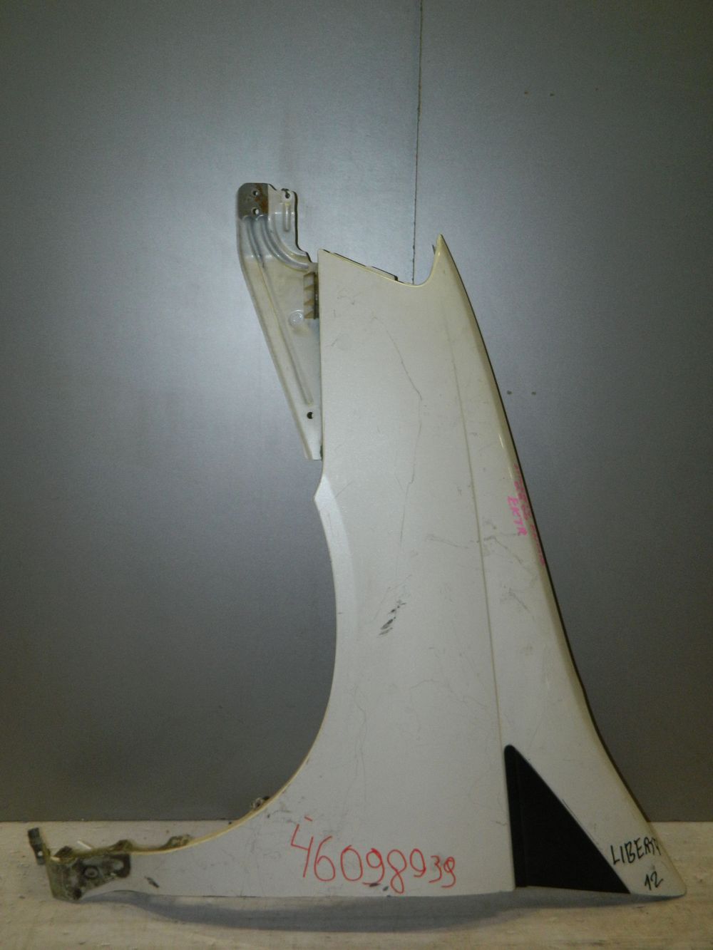 Крыло NISSAN LIBERTY RM12 Перед Лев (Контрактный) 46098939