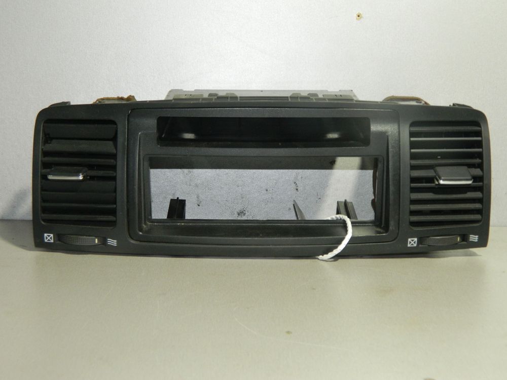 Дефлектор воздушный TOYOTA COROLLA E120 (Б/У) 45993867